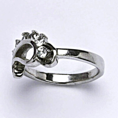 Stříbrný prsten s čirými zirkony, váha 3,60 g