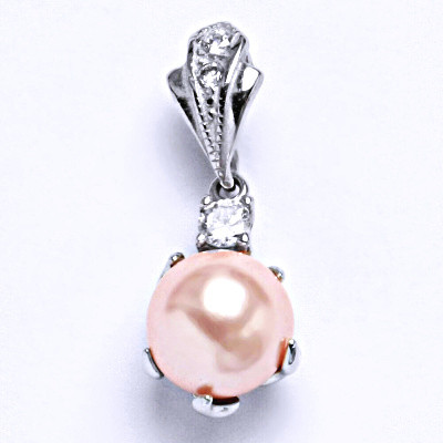 Stříbrný přívěšek s růžovou umělou perlou, 1190/1