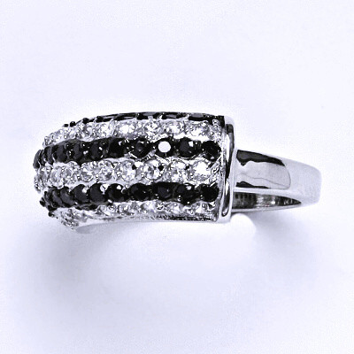 Stříbrný prsten s čirými a černými zirkony,prsten ze stříbra,váha 4,59 g