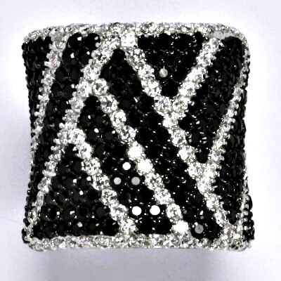 Stříbrný prsten s čirými a černými zirkony,prsten ze stříbra,váha 16,73 g