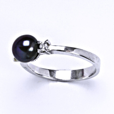 Stříbrný prsten s černou přírodní perlou 8 mm, T 1207