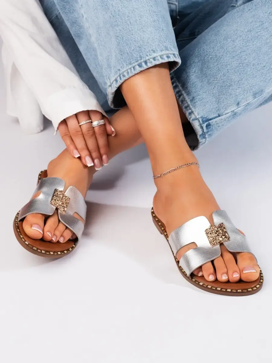 Exkluzívní stříbrné dámské sandály bez podpatku
