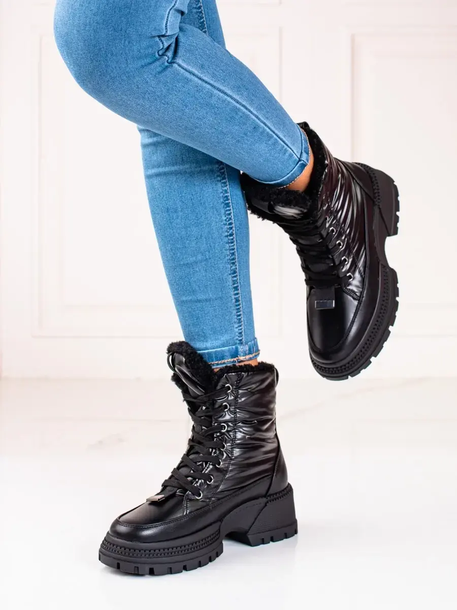 Komfortní sněhule dámské černé na plochém podpatku