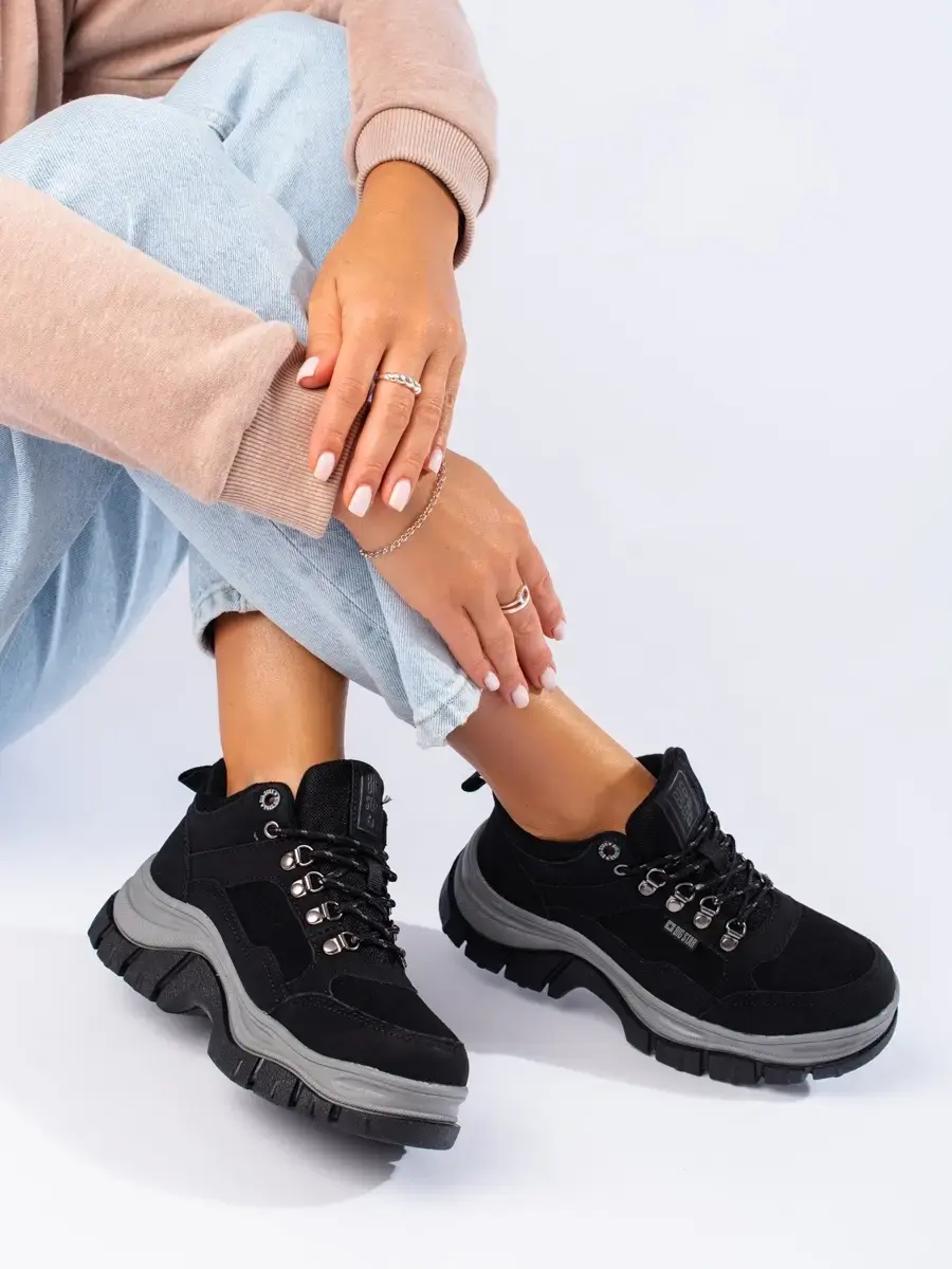 Trendy dámské kotníkové boty černé bez podpatku