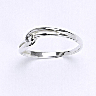 Stříbrný prsten s čirým zirkonem, 8