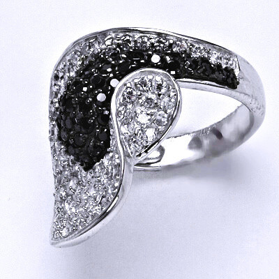 Stříbrný prsten, prsten ze stříbra, syntetický čirý a černý zirkon, váha 6,8 g, vel.52