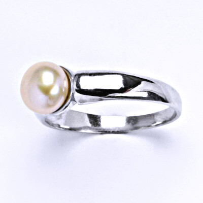Stříbrný prsten s růžovou přírodní perlou 8 mm, T 1180