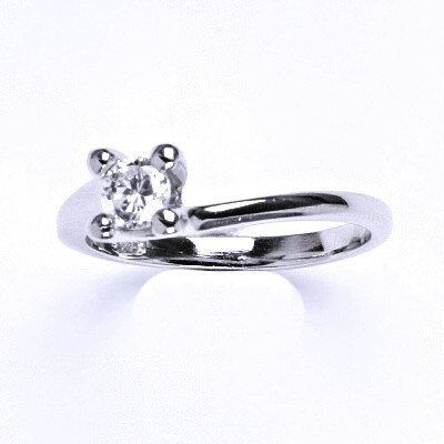 Stříbrný prsten s čirými zirkony,prsten ze stříbra,váha 2,90 g