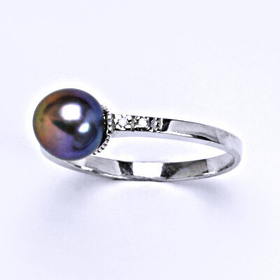 Stříbrný prsten s přírodní perlou černou (do fialova 8) mm, T 1211