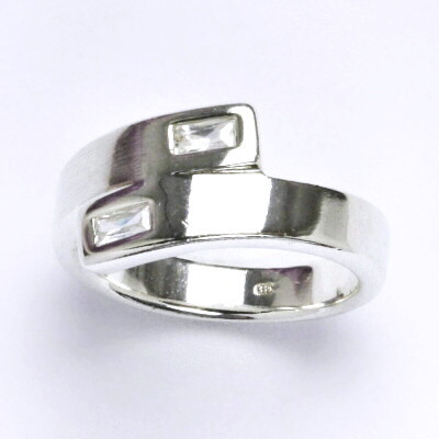 Stříbrný prsten s čirými zirkony,prsten ze stříbra,váha 5,65 g