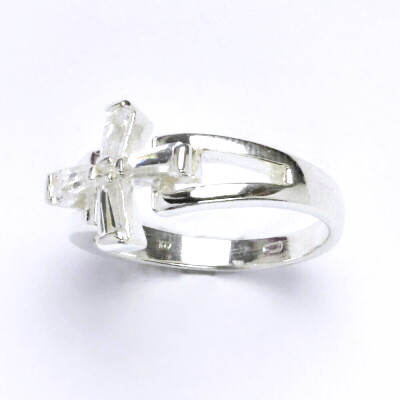 Stříbrný prsten s čirými zirkony,prsten ze stříbra,váha 3,17 g