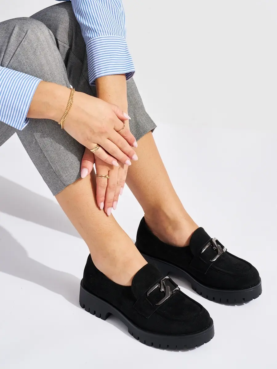 Zajímavé černé dámské mokasíny na platformě