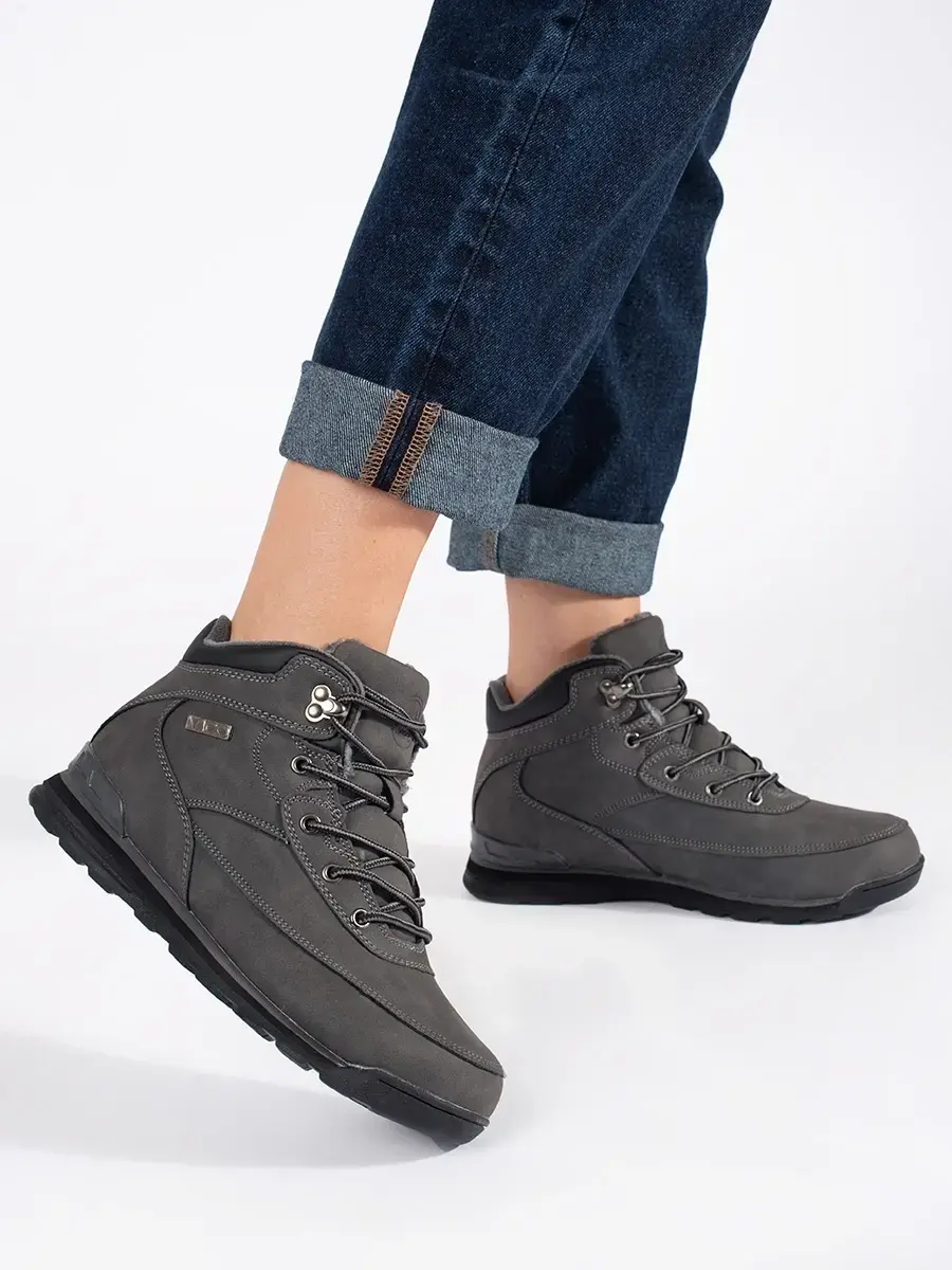 Pěkné dámské trekové boty šedé na plochém podpatku