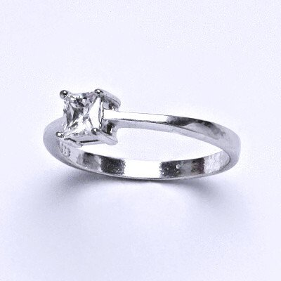 Stříbrný prsten s čirým zirkonem,prstýnek ze stříbra,váha 1,76 g