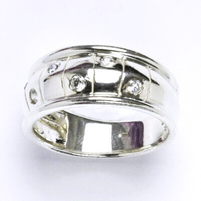 Stříbrný prsten s čirými zirkony,prsten ze stříbra,váha 5,25 g