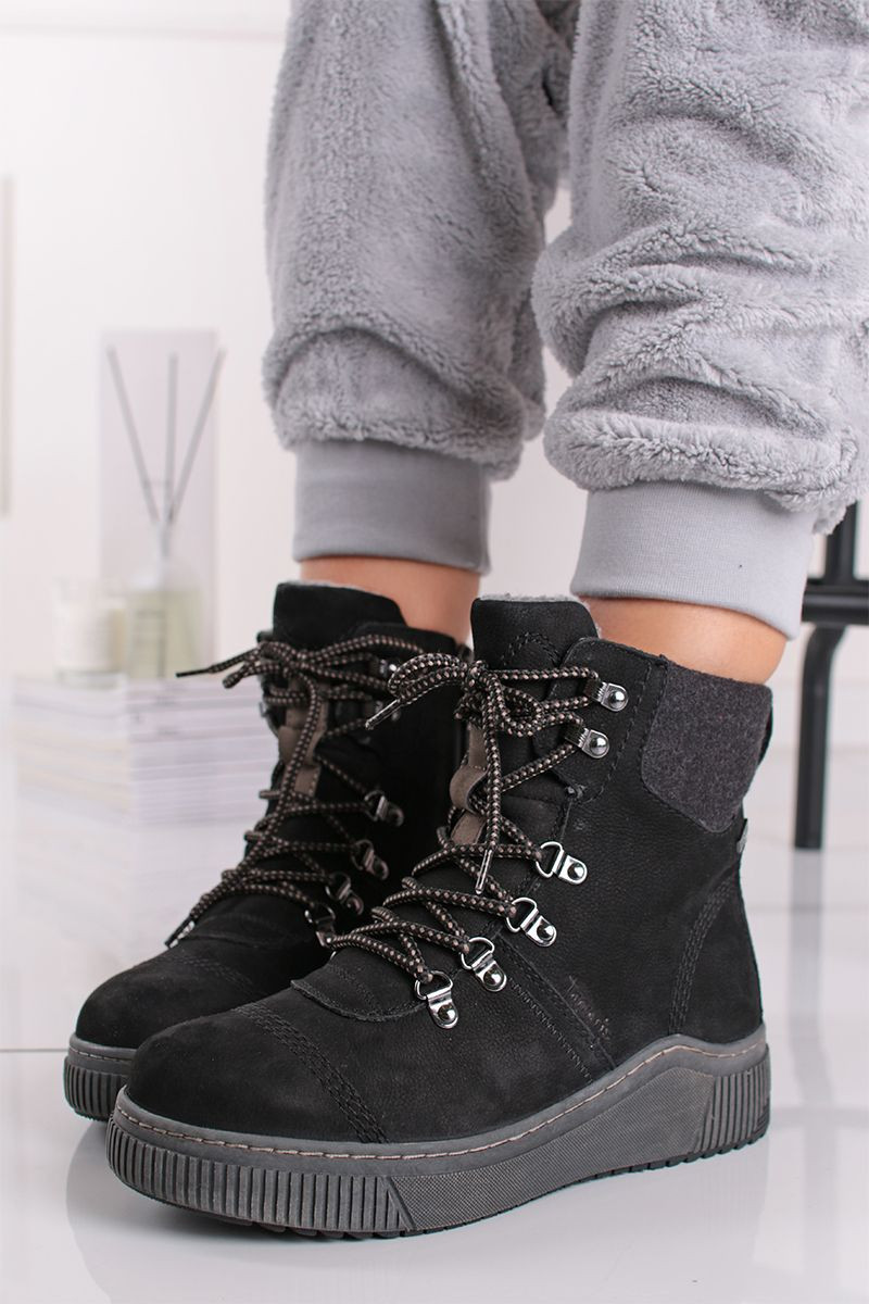 Černé kožené pohodlné kotníkové boty 8-86219