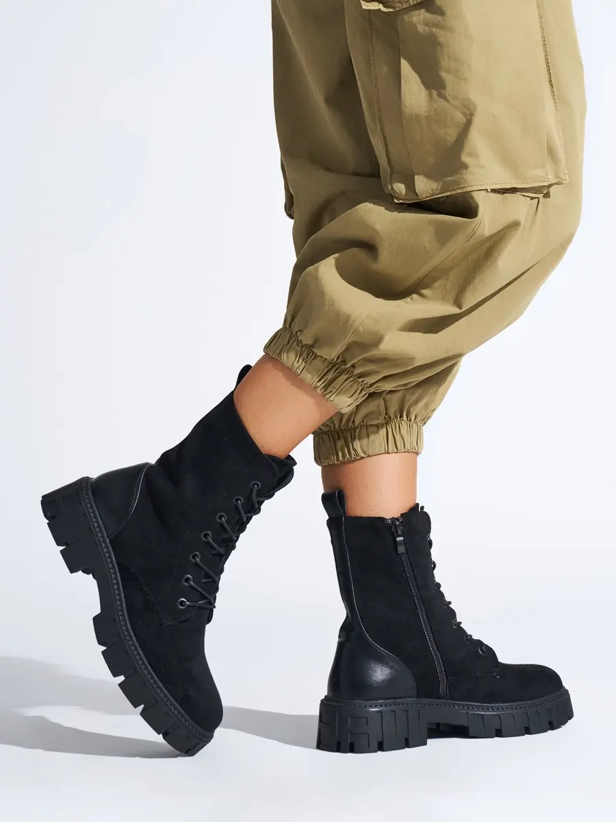 Módní kotníkové boty černé dámské na platformě