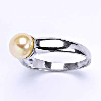 Stříbrný prsten s lososovou přírodní perlou 8 mm, T 1180