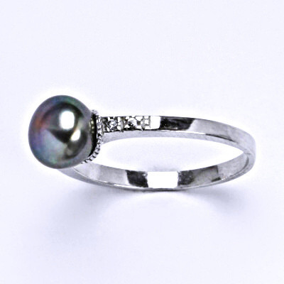 Stříbrný prsten s přírodní perlou černou (do zelena 8 mm, T 1211