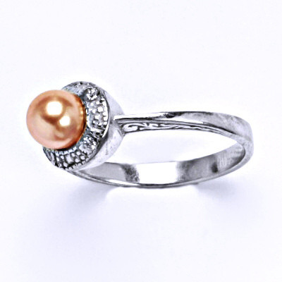 Stříbrný prsten s umělou perlou lososovou 6 mm, T 1228