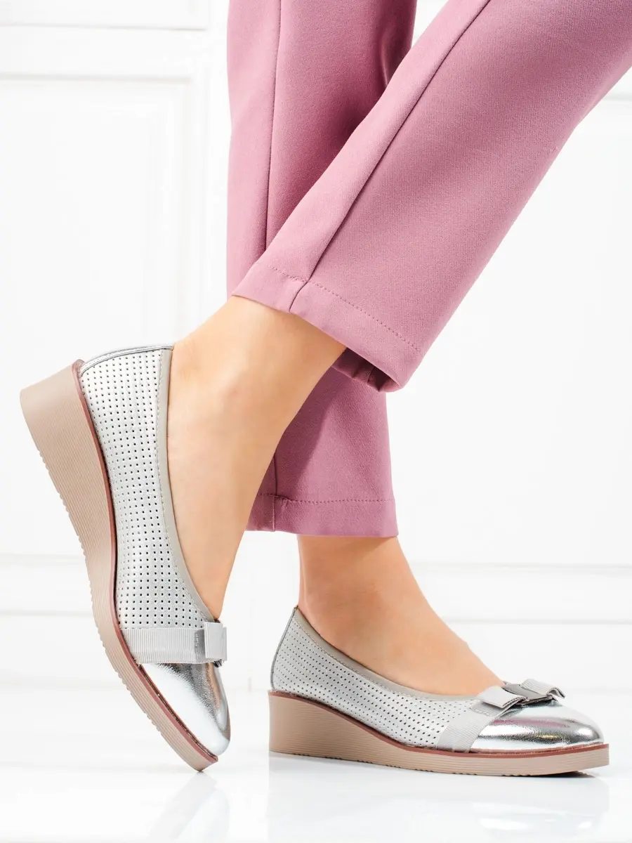 Klasické stříbrné dámské lodičky na klínku