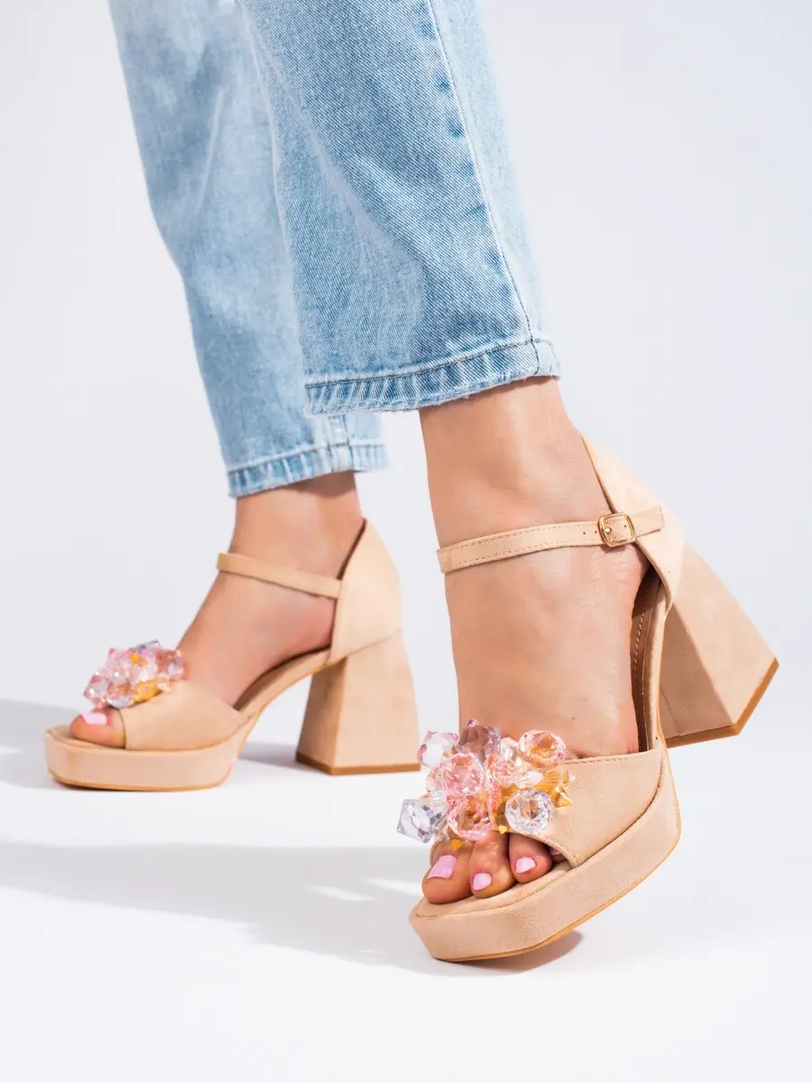 Výborné sandály dámské béžové na širokém podpatku