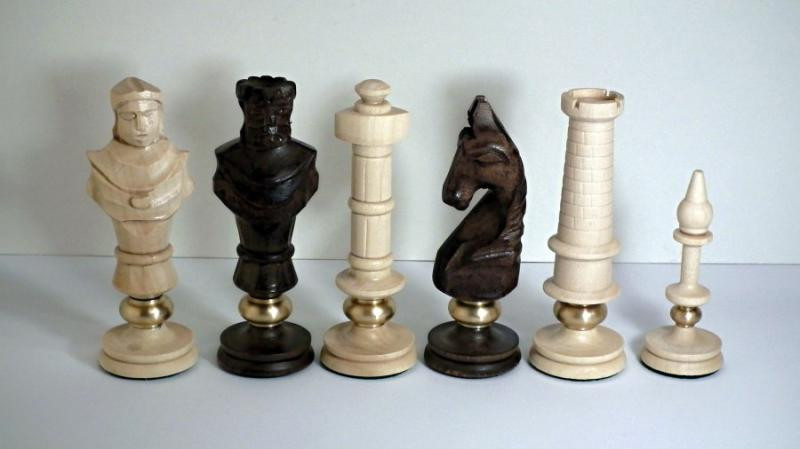 Drevene sachy.cz Figurky Royal Maxi vyvážené mosazí hnědé (AKČNÍ CENA)