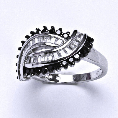 Stříbrný prsten, prsten ze stříbra, syntetický čirý a černý zirkon, váha 4,8 g, vel.55