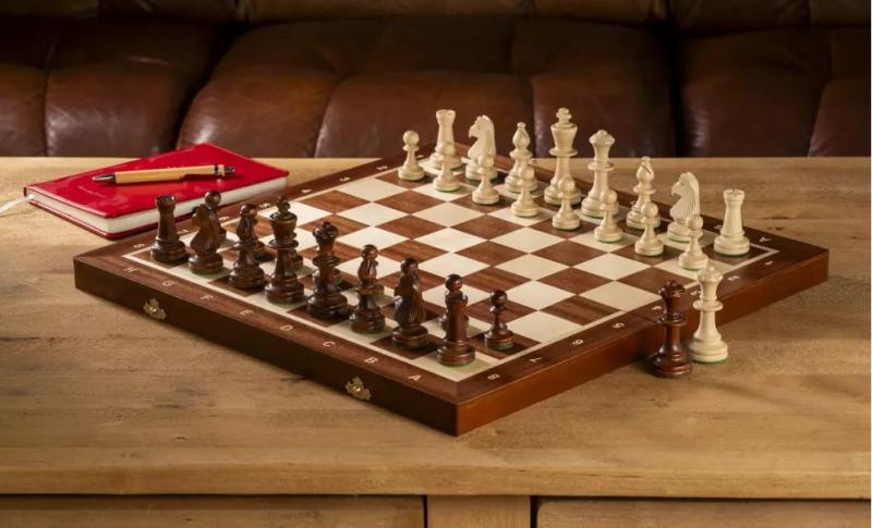 Dřevěné šachy.cz Turnajové šachy č. 5 lesklé se dvěma dámami