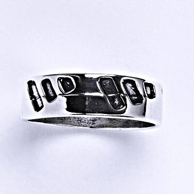 Stříbrný prstýnek s patinou, prsten ze stříbra,váha 4,08 g