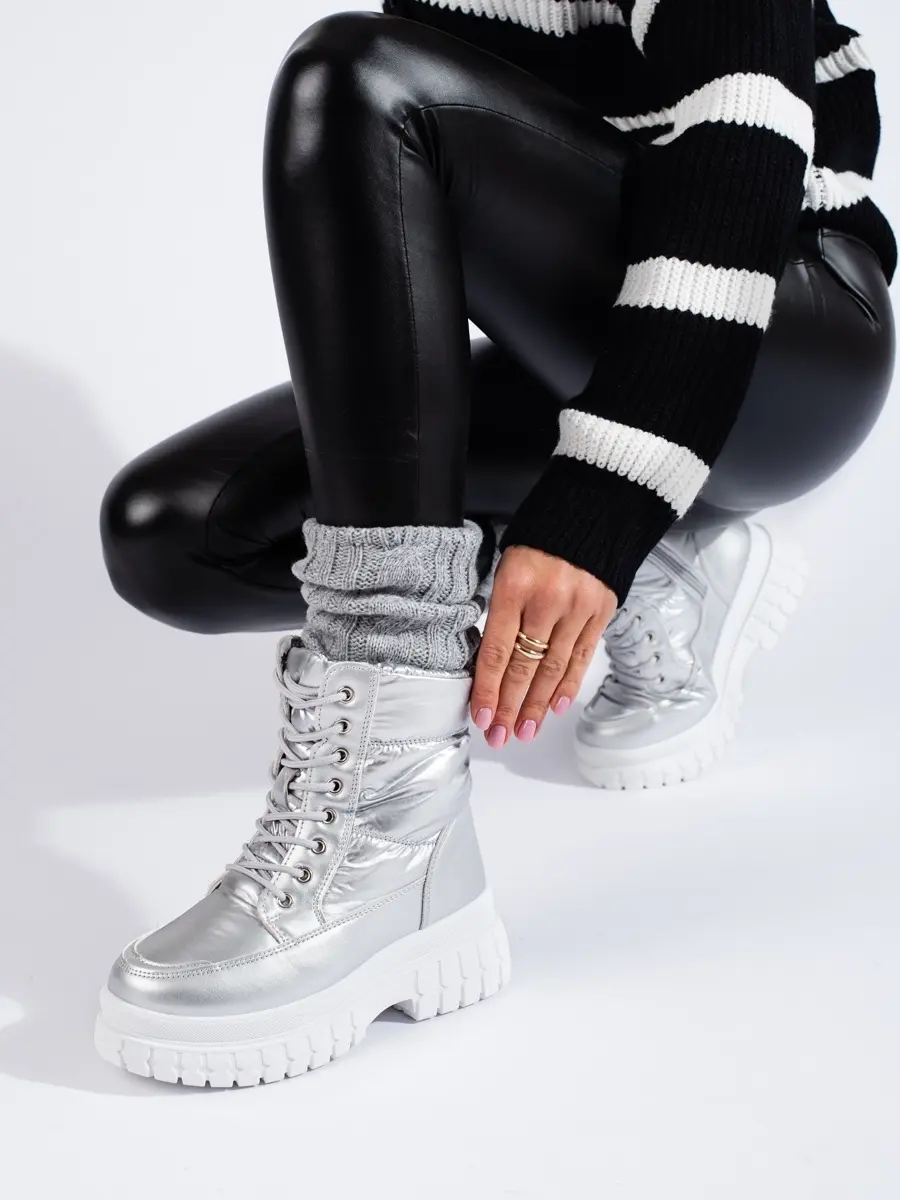 Pohodlné stříbrné sněhule dámské na plochém podpatku