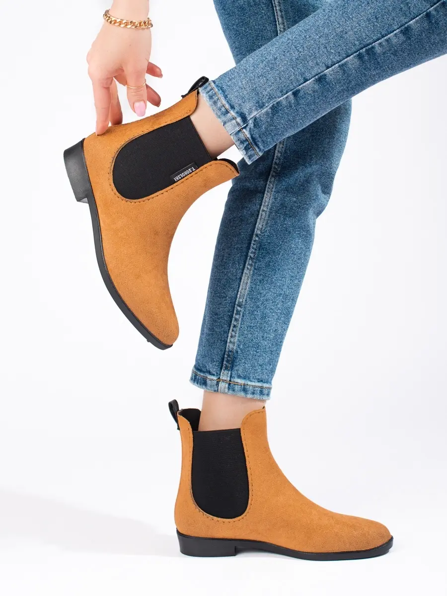 Zajímavé holínky dámské hnědé na plochém podpatku