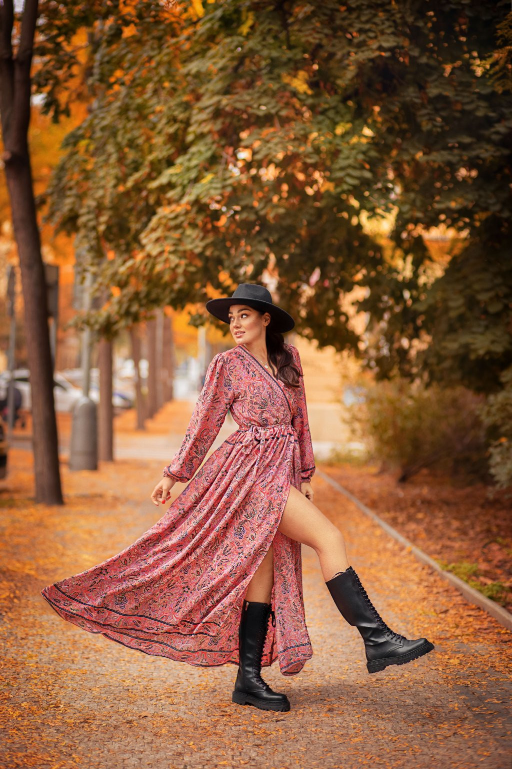 Himalife Zavinovací šaty s dlouhým rukávem Paisley - korálová s černou Velikost: S/M