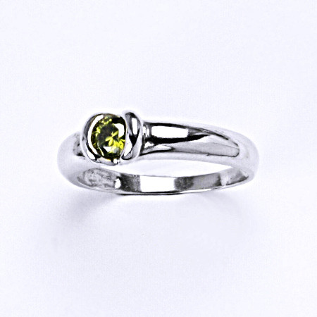 Stříbrný prsten se syntetickým zirkonem olivín, šperk