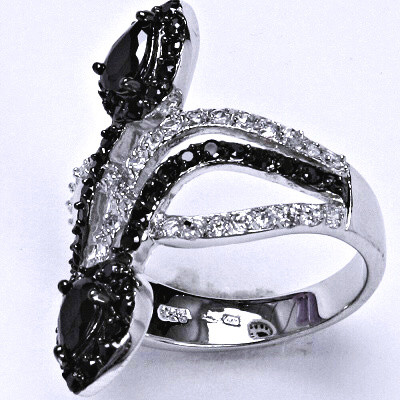 Stříbrný prsten, prsten ze stříbra, syntetický čirý a černý zirkon, váha 6,9 g, vel.59