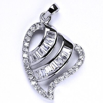 Stříbrný přívěsek s čirými zirkony srdce, přívěsek ze stříbra,váha 7,47 g