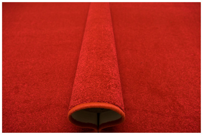 Metrážový koberec Carousel 22 NSF červený