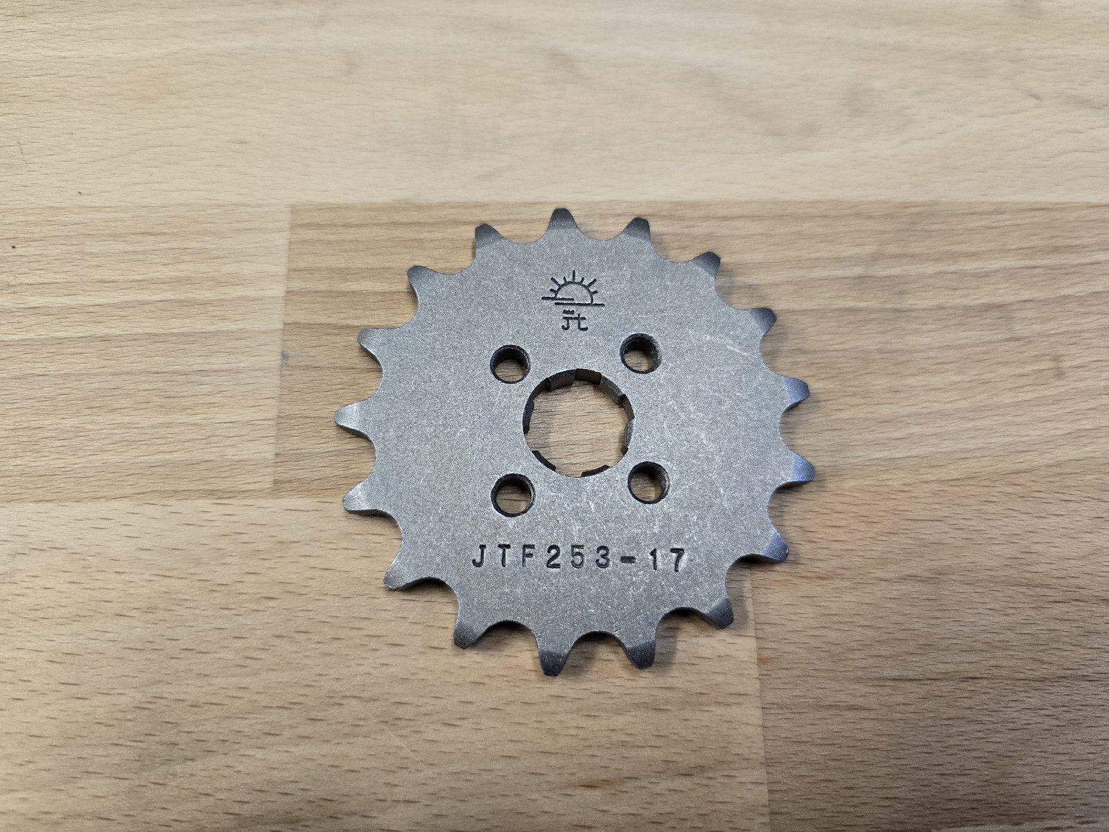 JT Řetězové kolečko / pastorek typ 420 - 17 zubů JT, Honda / Pitbike 50 - 90 ccm JTF253.17