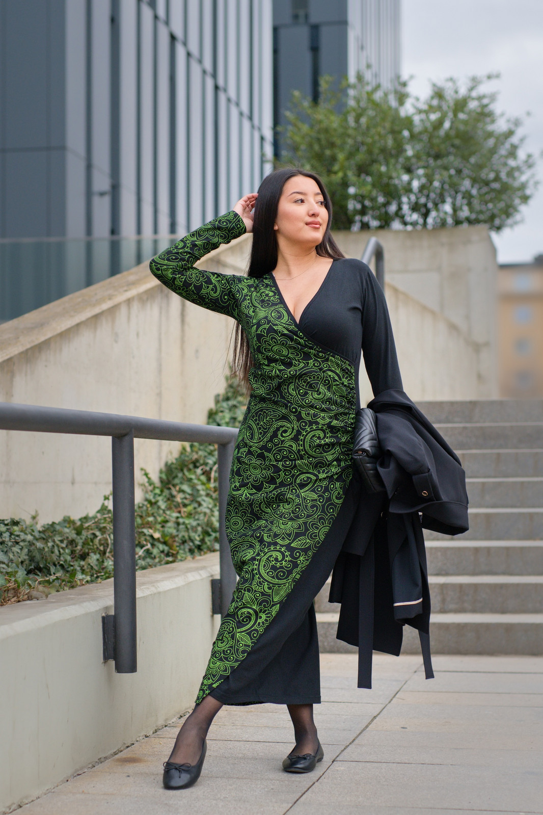 Himalife Dlouhé asymetrické šaty Kalimera - černá s limetkovou Velikost: L