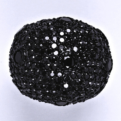 Stříbrný prsten s černými zirkony, 17,51 g, velikost 59,60.