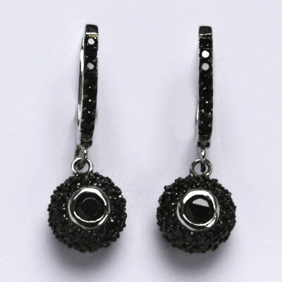 Střírdné náušnice s černými zirkony,váha 7,01 g