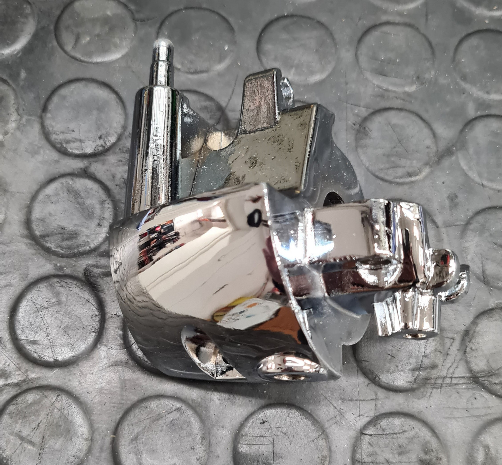 TNT Objímka TNT, chromovaná, Yamaha Aerox a325046