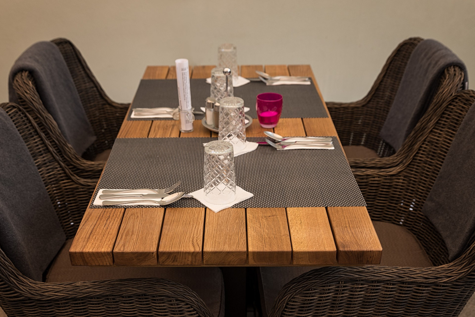 Goleto Stůl z masivního dubového dřeva Monterey | 1400x700x40mm | Made in Czech