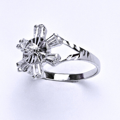 Stříbrný prsten, prstýnek ze stříbra, syntetický zirkon, kytička, váha 1,88 g, vel.54