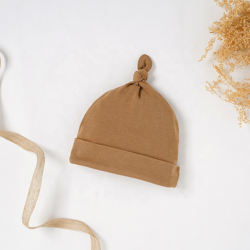 AB Dětská čepička s uzlíkem z BIO bavlny - 3-6 měsíců, Hnědá