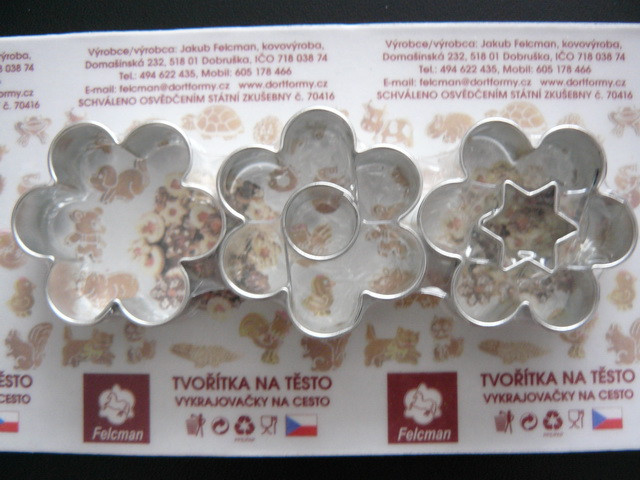 Sada mini vykrajovátek kytičky se středem