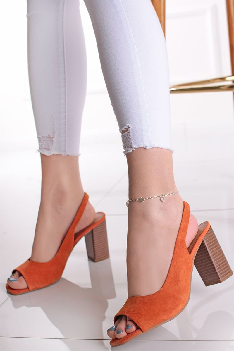 Oranžové kožené sandály na hrubém podpatku 9-28304