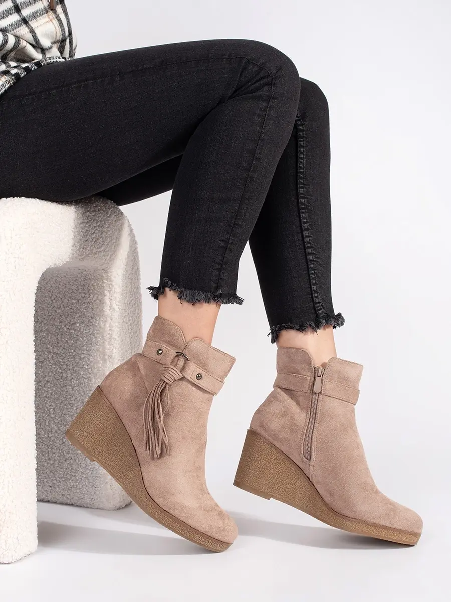 Originální kotníkové boty béžové dámské na klínku