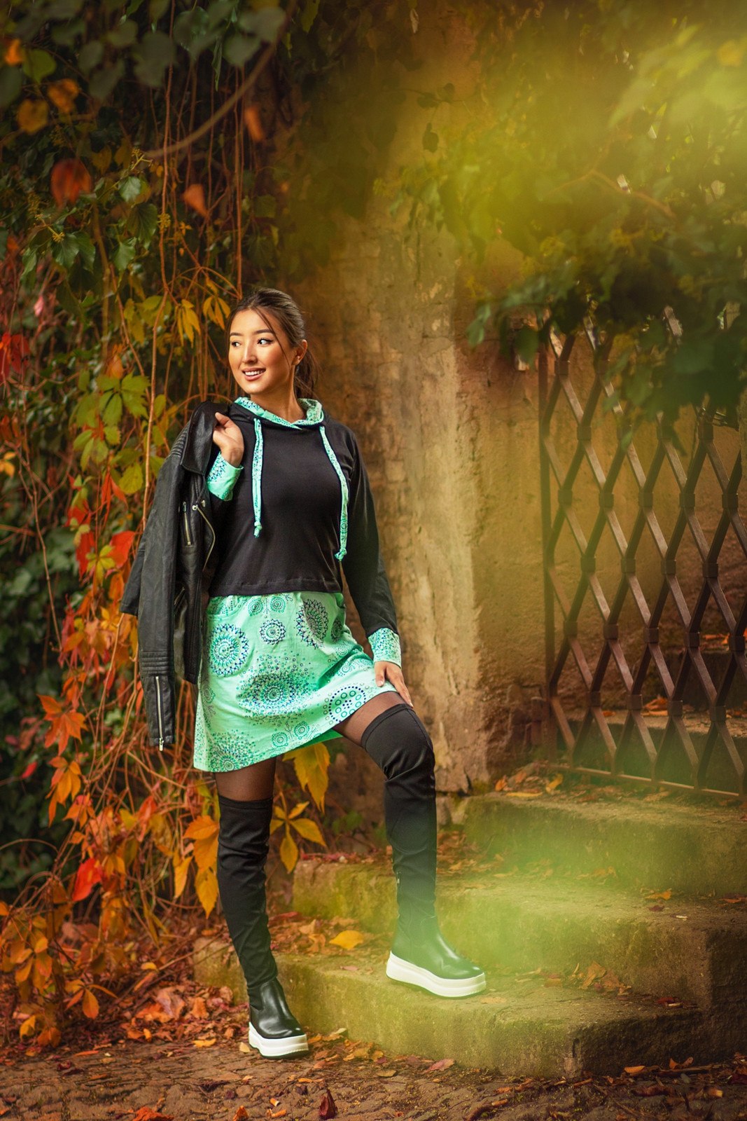 Himalife Šaty s kapucí Asma - černá s mintovou Velikost: S/M