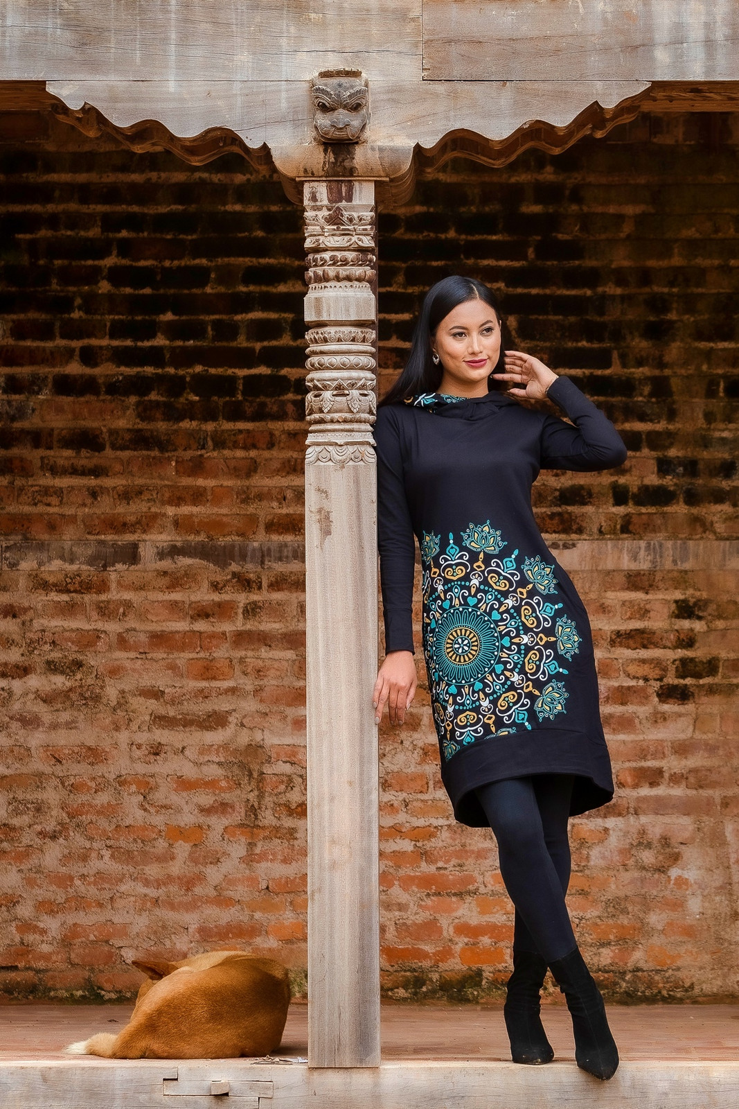 Himalife Šatomikina s maxi kapucí Nayla - černá s tyrkysovou a béžovou Velikost: S